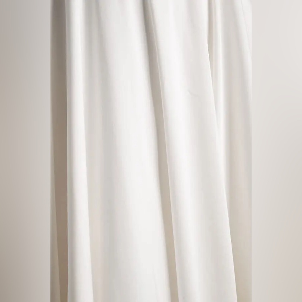 Jenny by Jenny Yoo
Lawrence Square-Neck Open-Back Taffeta
Wedding Gown - Picture 6 of 17
